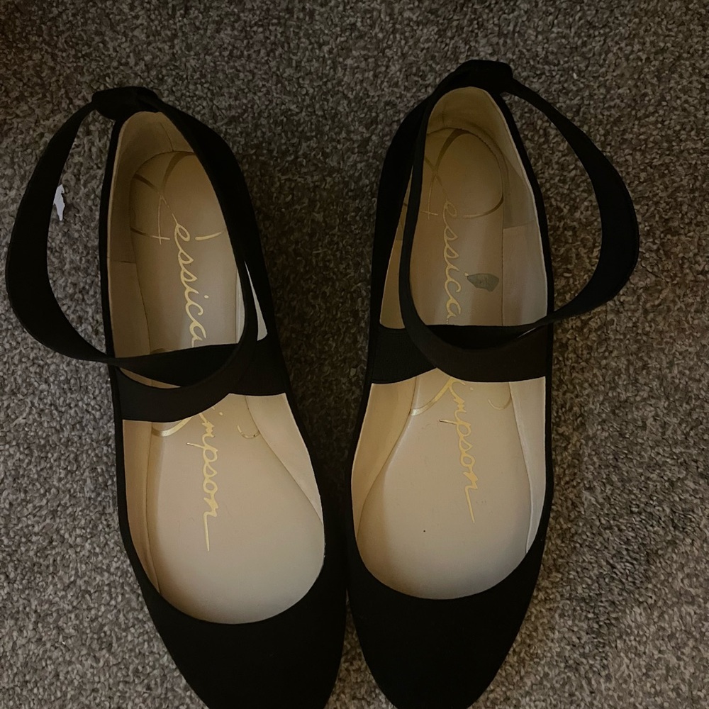 Jessica Simpson Black Flats with Classic Design